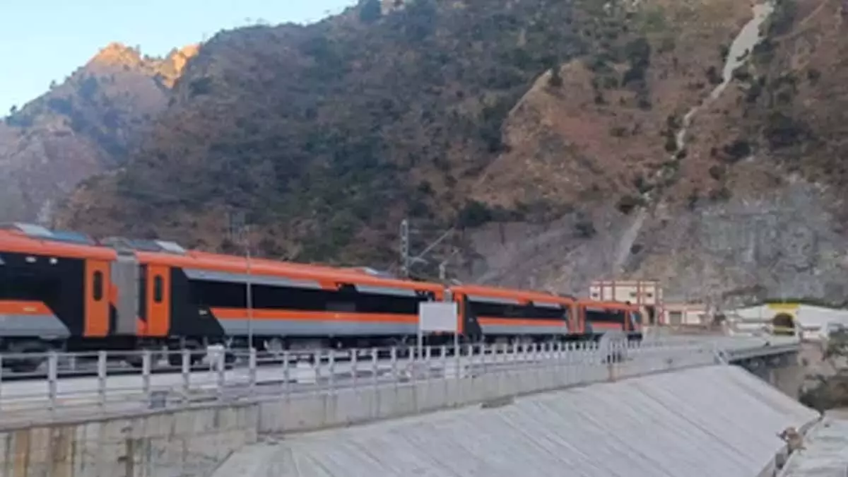 Katra के निवासियों को पीएम मोदी के दौरे का बेसब्री से इंतजार; वंदे भारत ट्रेनों से मिलने वाले लाभों को गिनाया Katra के निवासियों को पीएम मोदी के दौरे का बेसब्री से इंतजार; वंदे भारत ट्रेनों से मिलने वाले लाभों को गिनाया