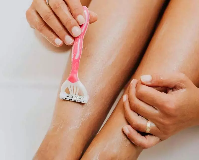 Razor Bumps और जलन से बचने के 6 आसान टिप्स Razor Bumps और जलन से बचने के 6 आसान टिप्स