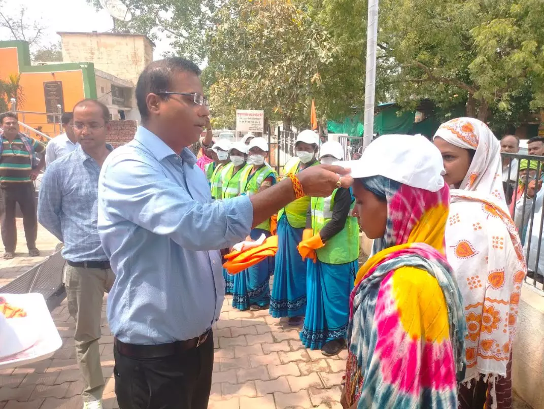 कलेक्टर डॉ कन्नौजे ने महिला सशक्तिकरण के कार्यों का किया निरीक्षण कलेक्टर डॉ कन्नौजे ने महिला सशक्तिकरण के कार्यों का किया निरीक्षण
