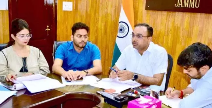मंडलायुक्त ने Jammu स्मार्ट सिटी परियोजनाओं की प्रगति की समीक्षा की मंडलायुक्त ने Jammu स्मार्ट सिटी परियोजनाओं की प्रगति की समीक्षा की