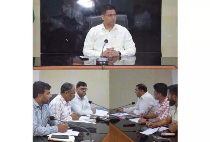 DC ने पुंछ शहर में जलापूर्ति की स्थिति की समीक्षा की DC ने पुंछ शहर में जलापूर्ति की स्थिति की समीक्षा की