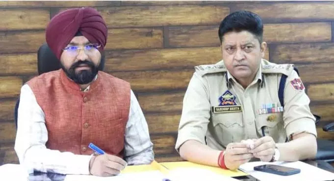DC डोडा ने यात्री वाहनों के लिए रूट परमिट की समीक्षा कर उसे मंजूरी दी DC डोडा ने यात्री वाहनों के लिए रूट परमिट की समीक्षा कर उसे मंजूरी दी