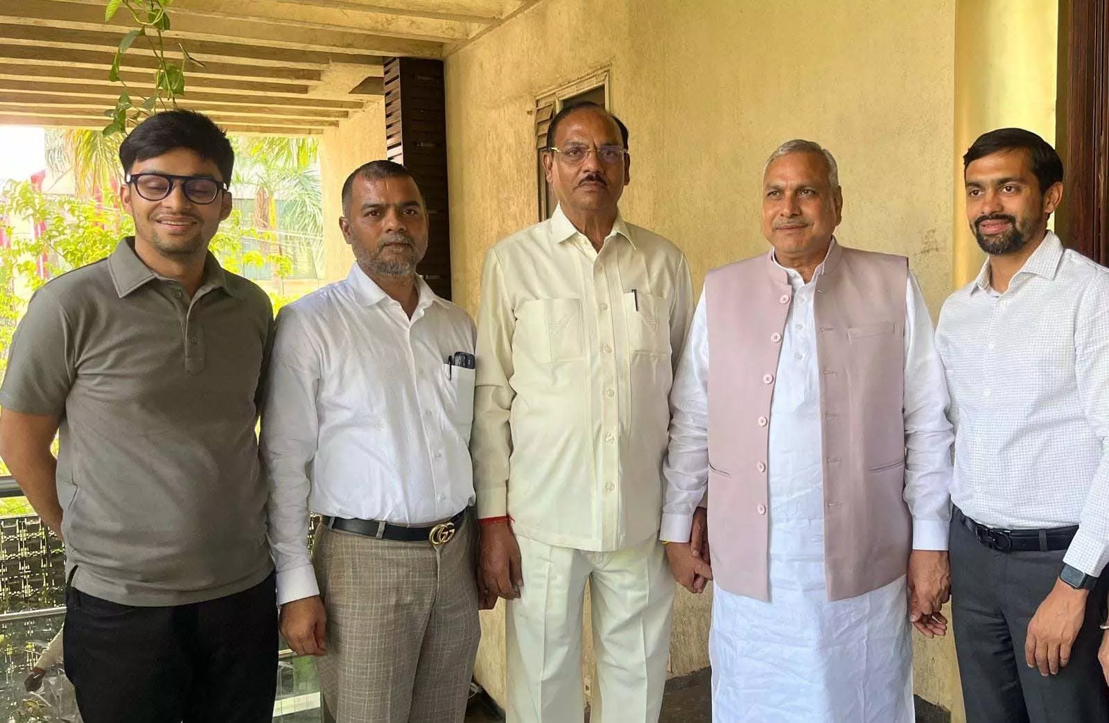 भाजपा राष्ट्रीय उपाध्यक्ष सौदान सिंह ने वरिष्ठ नेता छगनलाल मूंदड़ा से की आत्मीय भेंट भाजपा राष्ट्रीय उपाध्यक्ष सौदान सिंह ने वरिष्ठ नेता छगनलाल मूंदड़ा से की आत्मीय भेंट