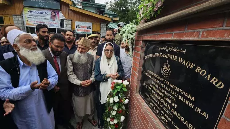 J&K:वक्फ चेयरपर्सन ने चरार-ए-शरीफ और पखारपोरा दरगाहों पर ईद इंतजामों की समीक्षा की J&K:वक्फ चेयरपर्सन ने चरार-ए-शरीफ और पखारपोरा दरगाहों पर ईद इंतजामों की समीक्षा की