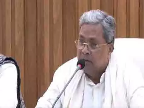 Karnataka सरकार ने बेंगलुरु भगदड़ पीड़ितों के परिजनों के लिए 10 लाख रुपये मुआवजे की घोषणा की Karnataka सरकार ने बेंगलुरु भगदड़ पीड़ितों के परिजनों के लिए 10 लाख रुपये मुआवजे की घोषणा की