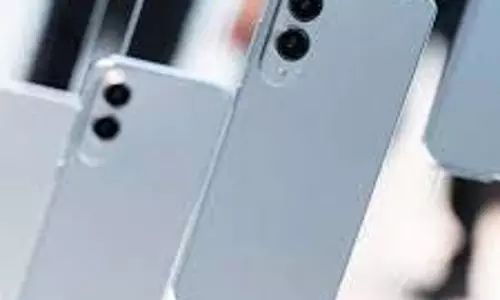 Samsung : सैमसंग का गैलेक्सी S25 एज स्मार्टफोन कितना शक्तिशाली है Samsung : सैमसंग का गैलेक्सी S25 एज स्मार्टफोन कितना शक्तिशाली है