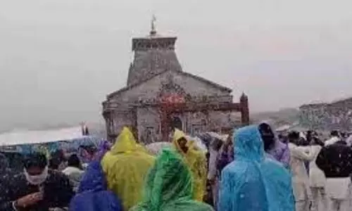 Kedarnath Dham: सीजन की पहली बर्फबारी, खुशी से झूम उठे भोले बाबा के भक्त