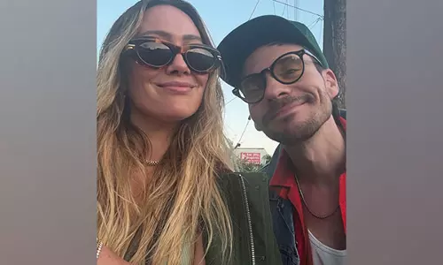 Hilary Duff ने अपने पति मैथ्यू कोमा के जन्मदिन पर दिल को छू लेने वाला पोस्ट शेयर किया Hilary Duff ने अपने पति मैथ्यू कोमा के जन्मदिन पर दिल को छू लेने वाला पोस्ट शेयर किया