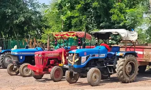 7 ट्रैक्टरों को खनिज विभाग ने पकड़ा, रेत के अवैध उत्खनन पर कार्रवाई
