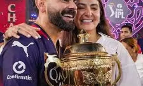 Entertainment: RCB की जीत के बाद दिखा विरुष्का मोमेंट