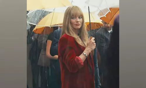 Margot Robbie और कॉलिन फैरेल अभिनीत ए बिग बोल्ड ब्यूटीफुल जर्नी का पहला ट्रेलर जारी