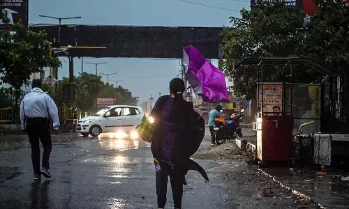 Mumbai : शहर में बादल छाए रहेंगे और बारिश होगी Mumbai : शहर में बादल छाए रहेंगे और बारिश होगी