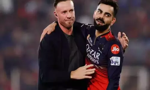 विराट ने आरसीबी की पहली IPL ट्रॉफी को डिविलियर्स और गेल को समर्पित किया विराट ने आरसीबी की पहली IPL ट्रॉफी को डिविलियर्स और गेल को समर्पित किया