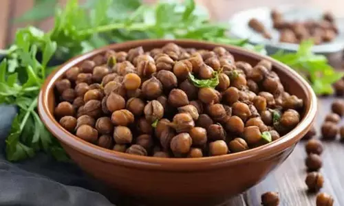 Kala Chana Chhole :इस सप्ताहांत काले चने का उपयोग करके बनाएं रेस्तरां जैसा छोले Kala Chana Chhole :इस सप्ताहांत काले चने का उपयोग करके बनाएं रेस्तरां जैसा छोले