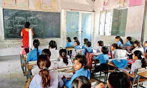 आर्थिक रूप से कमज़ोर छात्रों को फेल करने के कारण महाराष्ट्र की AMRUT आलोचनाओं के घेरे में आर्थिक रूप से कमज़ोर छात्रों को फेल करने के कारण महाराष्ट्र की AMRUT आलोचनाओं के घेरे में