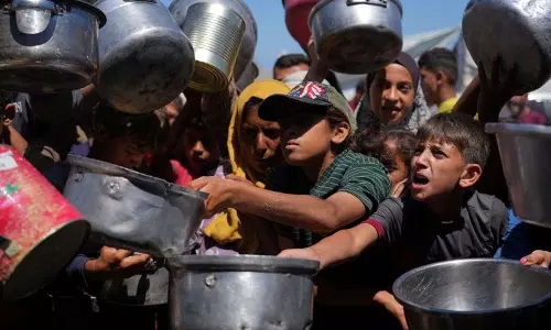 गाजा में सहायता स्थल के निकट इजरायली हमलों में 27 की मौत गाजा में सहायता स्थल के निकट इजरायली हमलों में 27 की मौत
