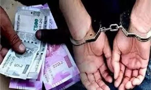 Jodhpur: 29 हजार की रिश्वत लेते जोधपुर डिस्कॉम का हैल्पर रंगेहाथ गिरफ्तार Jodhpur: 29 हजार की रिश्वत लेते जोधपुर डिस्कॉम का हैल्पर रंगेहाथ गिरफ्तार