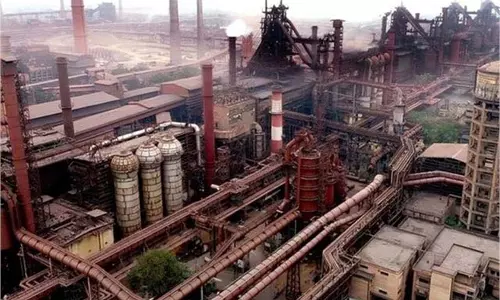 Jharkhand: स्टील प्लांट में दर्दनाक हादसा,मची अफरा-तफरी Jharkhand: स्टील प्लांट में दर्दनाक हादसा,मची अफरा-तफरी