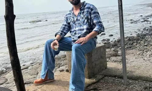 उधर अलीबाग में चाय पानी के मजे ले रहे जहीर इकबाल, इधर बीवी सोनाक्षी सिन्हा ने किए सवाल उधर अलीबाग में चाय पानी के मजे ले रहे जहीर इकबाल, इधर बीवी सोनाक्षी सिन्हा ने किए सवाल