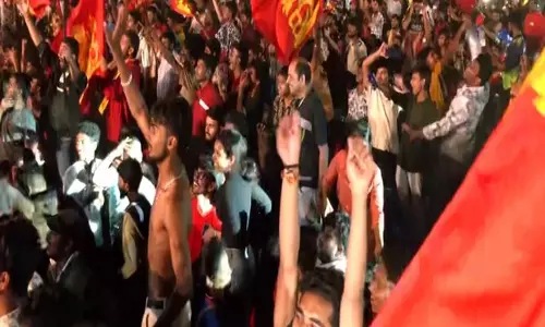 क्रिकेट जगत ने RCB और विराट कोहली को आईपीएल में पहली जीत के बाद बधाई दी