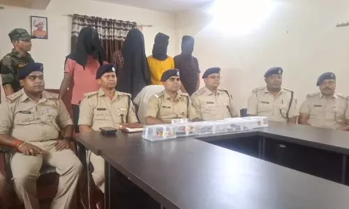 Dhanbad में 6 करोड़ की डकैती की योजना नाकाम, चार गिरफ्तार Dhanbad में 6 करोड़ की डकैती की योजना नाकाम, चार गिरफ्तार