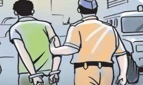 Ranchi: पत्रकार के साथ मारपीट मामले में मुख्य आरोपी गिरफ्तार Ranchi: पत्रकार के साथ मारपीट मामले में मुख्य आरोपी गिरफ्तार