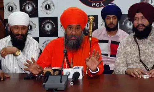Punjab में अवैध धर्मांतरण के खिलाफ धार्मिक नेताओं ने उठाई आवाज Punjab में अवैध धर्मांतरण के खिलाफ धार्मिक नेताओं ने उठाई आवाज