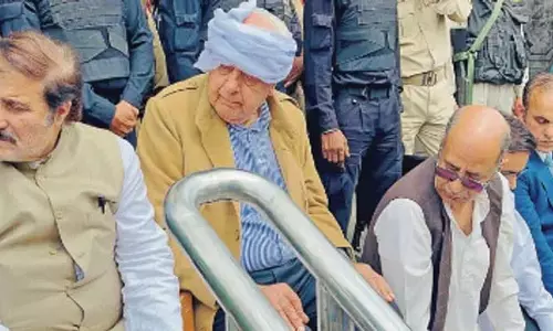 डॉ. फारूक अब्दुल्ला ने खानकाह-ए-मौला दरगाह का दौरा किया