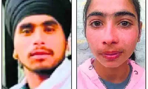 Amritsar में एक व्यक्ति ने ‘सम्मान’ के लिए अपनी बेटी और उसकी सहेली की हत्या कर दी Amritsar में एक व्यक्ति ने ‘सम्मान’ के लिए अपनी बेटी और उसकी सहेली की हत्या कर दी