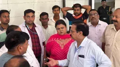 Ballia: जिलाधिकारी की सख्ती के बाद एक्शन में CMO Ballia: जिलाधिकारी की सख्ती के बाद एक्शन में CMO
