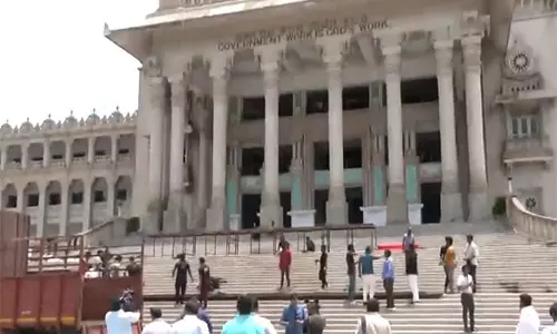 विराट कोहली और RCB के IPL ट्रॉफी के साथ स्वदेश लौटने पर बेंगलुरु में रेड कार्पेट बिछाया गया