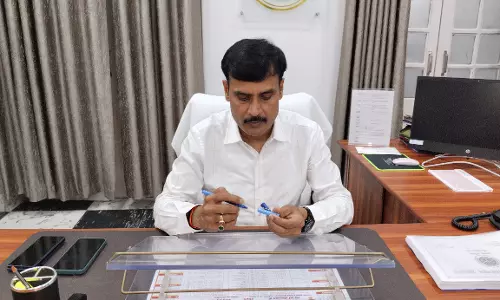 Ballia: जिलाधिकारी मंगला प्रसाद सिंह ने लॉन्च किया निराकरण पोर्टल Ballia: जिलाधिकारी मंगला प्रसाद सिंह ने लॉन्च किया निराकरण पोर्टल