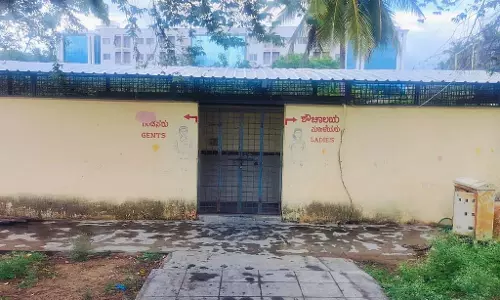 महादेश्वर पहाड़ी: शौचालय का कोई दरवाज़ा नहीं