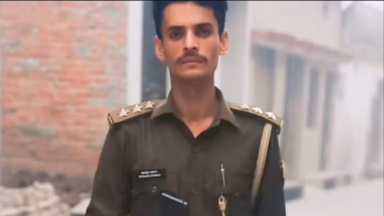 Bareilly: फर्जी कस्टम इंस्पेक्टर के झांसे में आई महिला, निकाह के बाद FIR दर्ज Bareilly: फर्जी कस्टम इंस्पेक्टर के झांसे में आई महिला, निकाह के बाद FIR दर्ज
