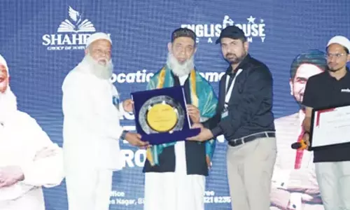 हैदराबाद में मंजूर वांगनू को पर्यावरण संरक्षण पुरस्कार से सम्मानित किया गया हैदराबाद में मंजूर वांगनू को पर्यावरण संरक्षण पुरस्कार से सम्मानित किया गया