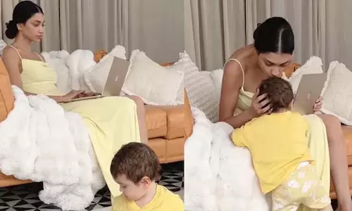 अलाना का ‘Velcro Baby’ वीडियो वायरल अलाना का ‘Velcro Baby’ वीडियो वायरल