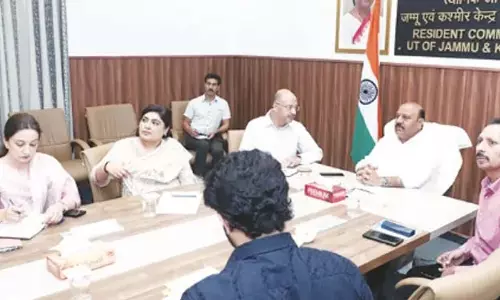 उपमुख्यमंत्री ने जेके रेजिडेंट कमीशन में विकास कार्यों की समीक्षा की उपमुख्यमंत्री ने जेके रेजिडेंट कमीशन में विकास कार्यों की समीक्षा की