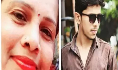 कार में बैठे मां-बेटे की मौत, जा टकराई पुल के डिवाइडर से