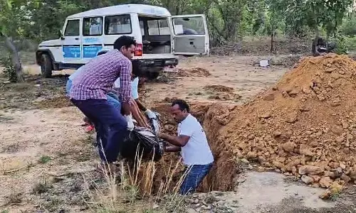 Odisha: अंतरजातीय विवाह को लेकर भाई ने की हत्या, परिजनों ने अंतिम संस्कार से किया इनकार
