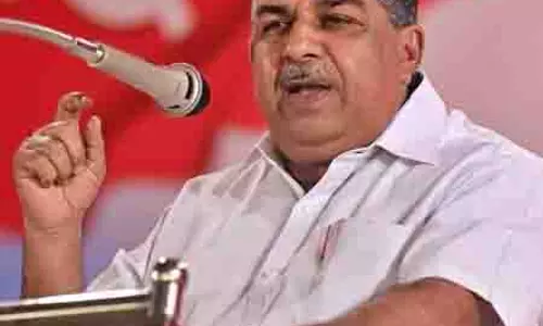 केरल ने जहाज़ दुर्घटना के मुद्दे पर हर संभव प्रयास किया: Minister केरल ने जहाज़ दुर्घटना के मुद्दे पर हर संभव प्रयास किया: Minister