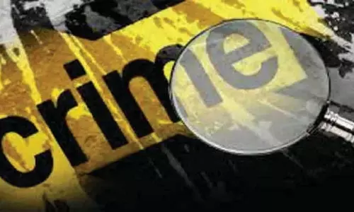 Bareilly: फर्जी कस्टम इंस्पेक्टर बनकर रचाया निकाह, FIR दर्ज Bareilly: फर्जी कस्टम इंस्पेक्टर बनकर रचाया निकाह, FIR दर्ज