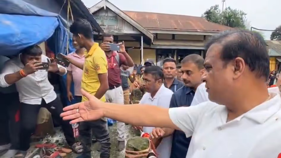 Assam के मुख्यमंत्री ने सिलचर दौरे के दौरान व्यापक बाढ़ राहत योजना की घोषणा Assam के मुख्यमंत्री ने सिलचर दौरे के दौरान व्यापक बाढ़ राहत योजना की घोषणा