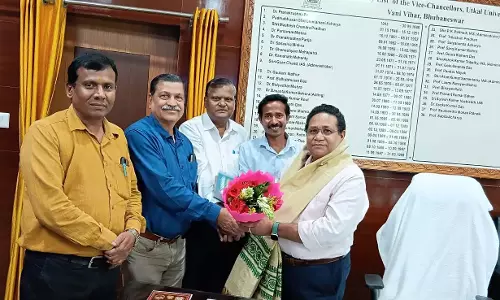 Odisha:उत्कल विश्वविद्यालय के कार्यवाहक कुलपति का पुराने छात्र संघ द्वारा स्वागत