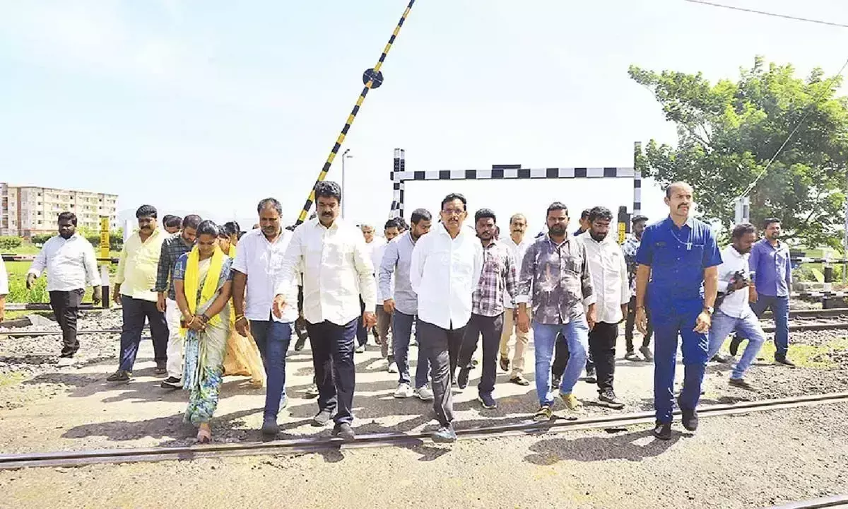 Andhra: एमपी आरओबी, आरयूबी की मंजूरी के लिए केंद्र से मदद मांगेगा
