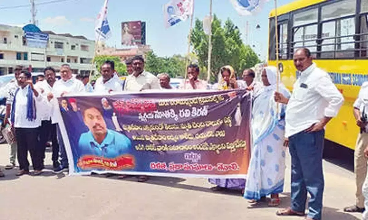 Andhra: दलित समूहों ने जगन की तेनाली यात्रा में बाधा डाली