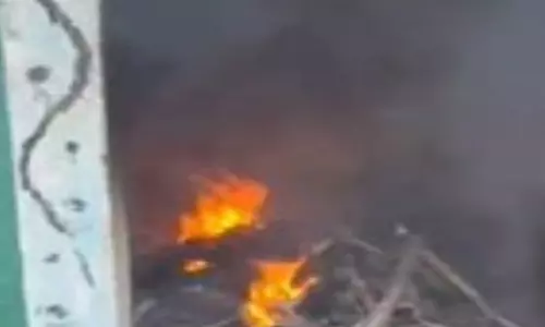 शिव मंदिर में चप्पल और लकड़ी का ढेर डालकर आगजनी, गांव में आक्रोश
