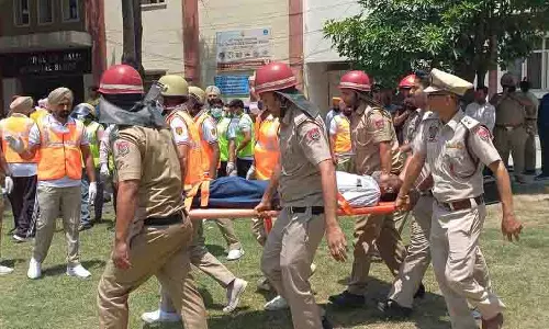 आपातकालीन तैयारियों का आकलन करने के लिए Hoshiarpur में मॉक ड्रिल का आयोजन किया आपातकालीन तैयारियों का आकलन करने के लिए Hoshiarpur में मॉक ड्रिल का आयोजन किया