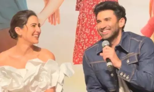 Metro In Dino Trailer Launch पर आदित्य-सारा Metro In Dino Trailer Launch पर आदित्य-सारा
