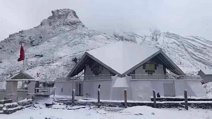 Hemkund Sahib में आस्था का सैलाब, बर्फबारी में भी नहीं रुके श्रद्धालु
