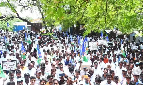वाईएसआरसीपी ने बंगनापल्ले में रैली के साथ विश्वासघात दिवस मनाया वाईएसआरसीपी ने बंगनापल्ले में रैली के साथ विश्वासघात दिवस मनाया